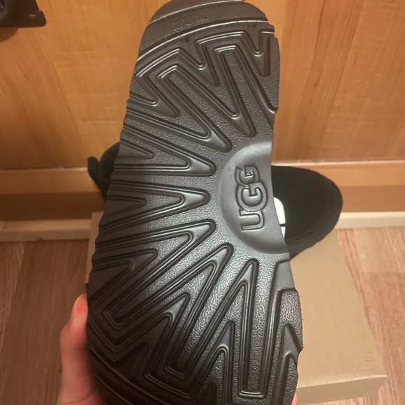 Brand new Neumel Uggs - Picture 3 of 7